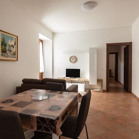 Sotto La Torre Apartman LʼAquila Kültér fotó
