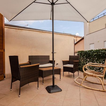 Sotto La Torre Apartman LʼAquila Kültér fotó