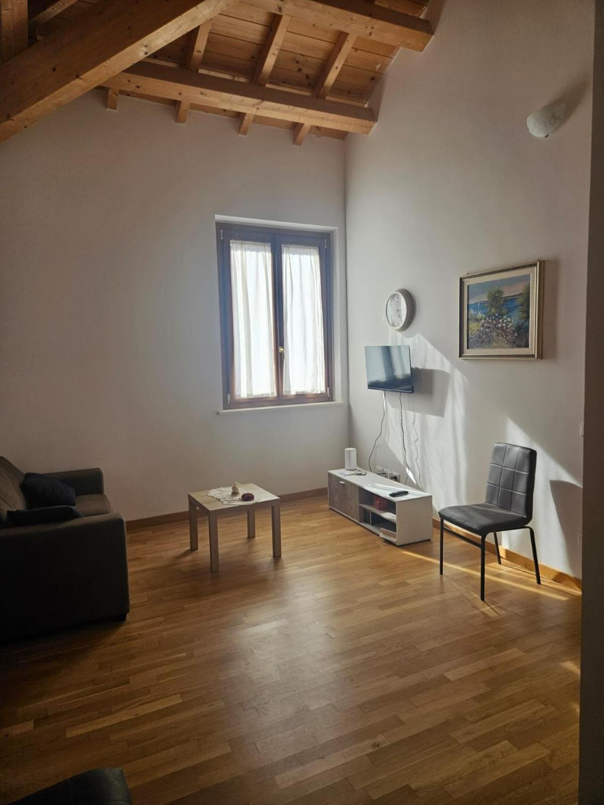 Sotto La Torre Apartman LʼAquila Kültér fotó